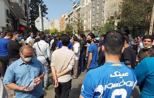 تجمع هواداران معترض استقلال مقابل مجلس/عکس